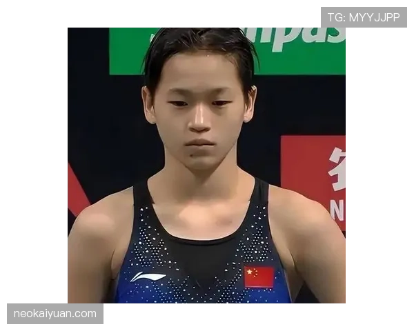 全红婵回家路上还在啃苹果，网友：这哪像奥运冠军啊？