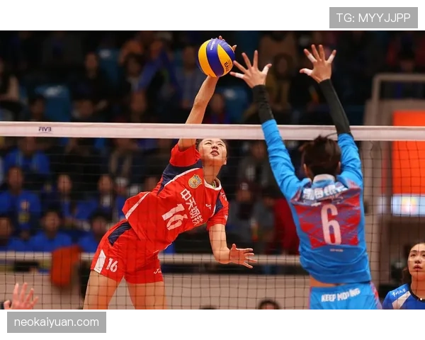 刚刷到龚翔宇私服照——训练场像铁娘子，下了场像走T台，差距让我懵了